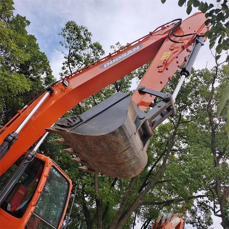 Doosan DX 225 LC حفارات زحافة