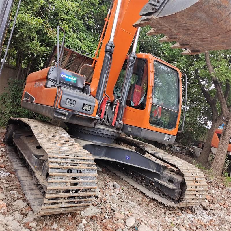 Doosan DX 225 LC حفارات زحافة