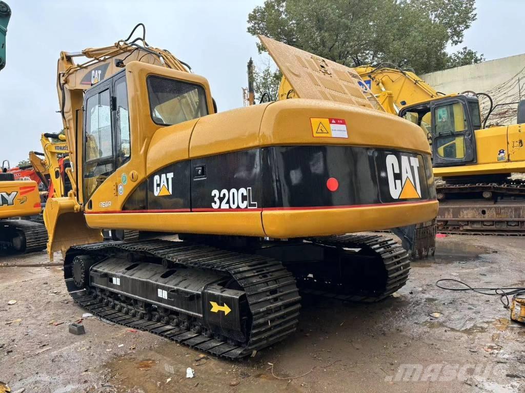 CAT 320 C حفارات زحافة