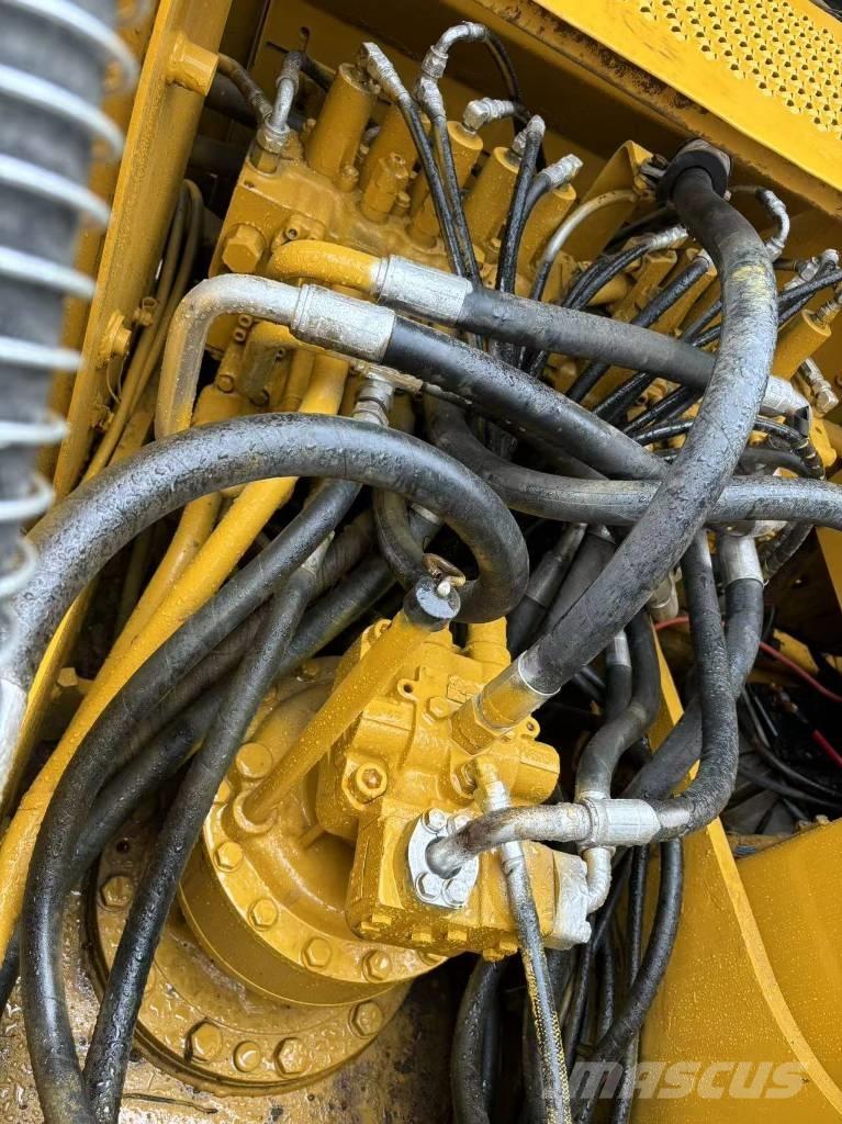 CAT 320 C حفارات زحافة