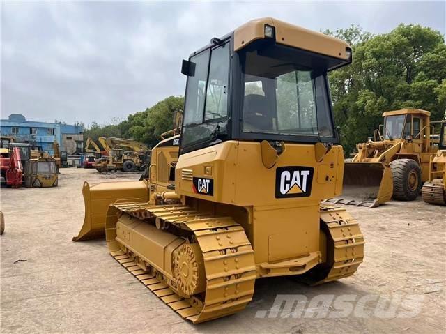 CAT D 5 K بلدوزرات مجنزرة