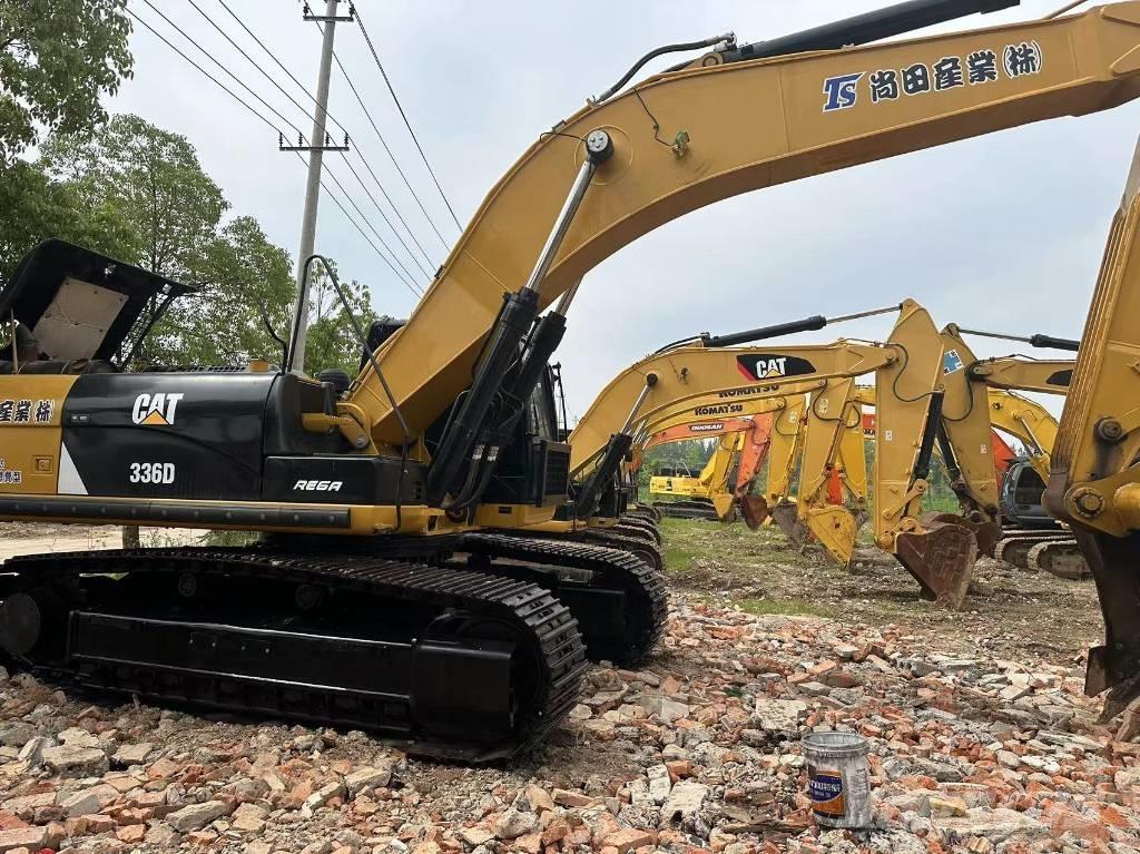 CAT 336 D حفارات زحافة