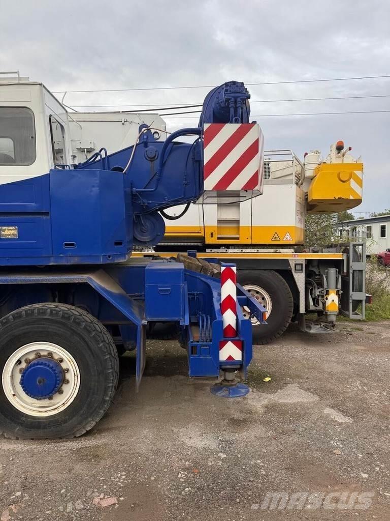 Tadano AR 300E شاحنات الرافعات