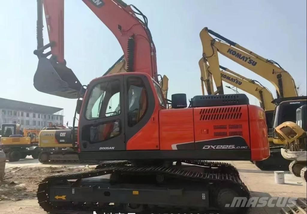 Doosan DX 225 LC حفارات زحافة