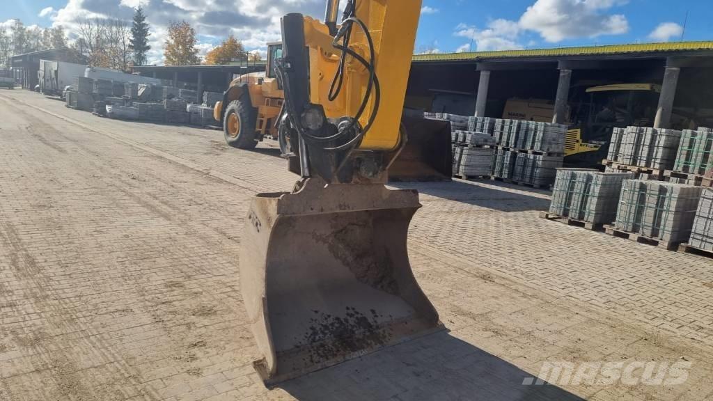 JCB JS 220 LC حفارات زحافة