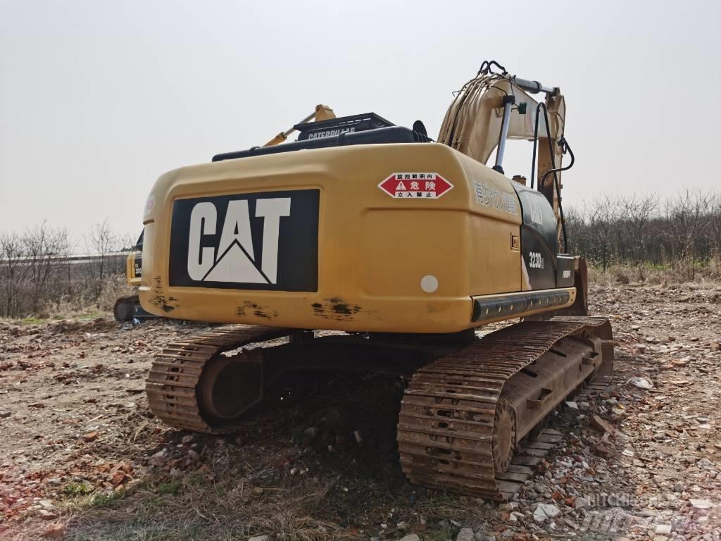 CAT 323 D L حفارات زحافة