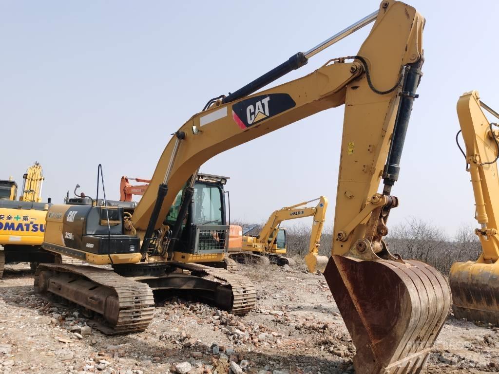 CAT 323 D L حفارات زحافة