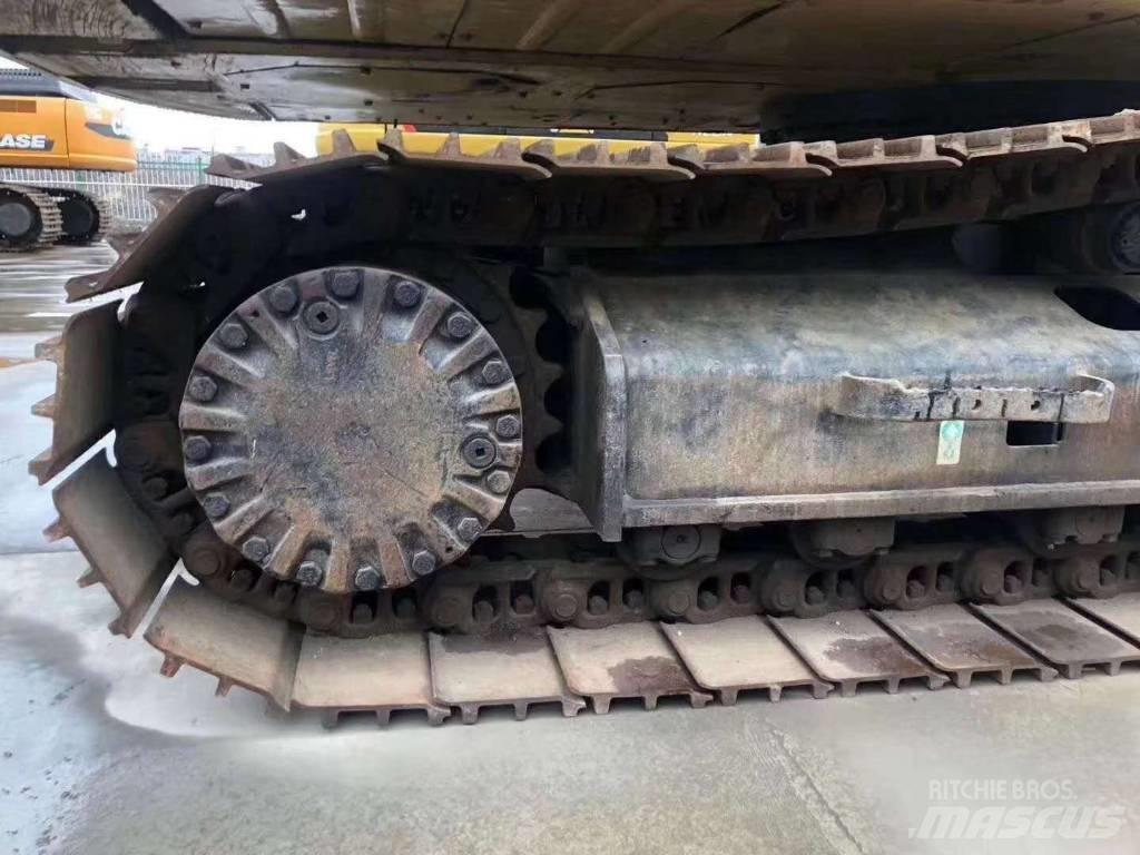 CAT 323 D حفارات زحافة