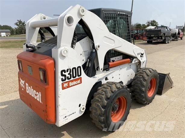 Bobcat S 300 لوادر انزلاقية التوجيه