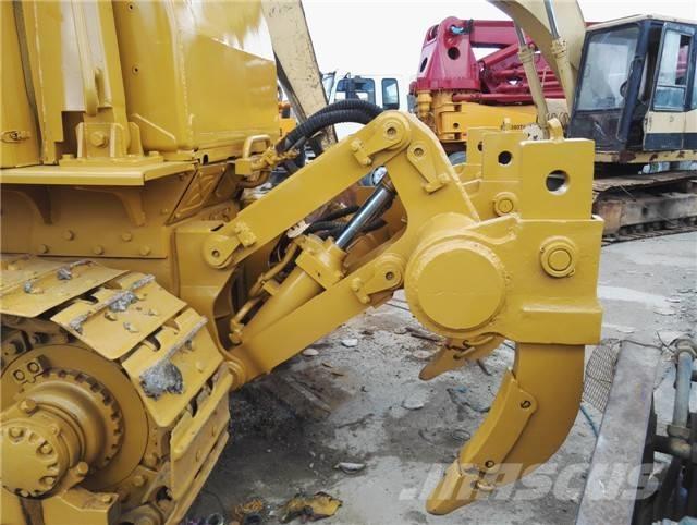CAT D 6 D بلدوزرات مجنزرة