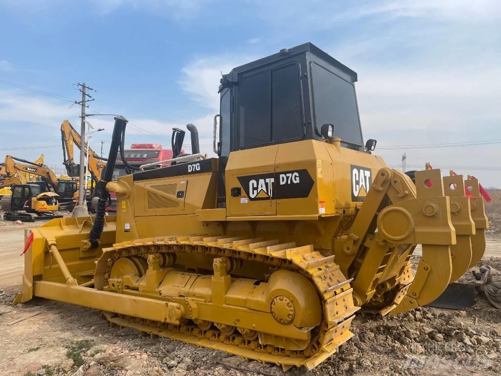 CAT D 7 G بلدوزرات مجنزرة