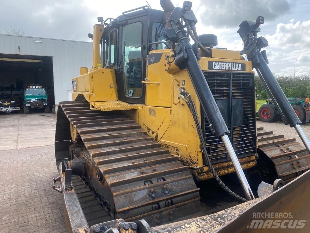 CAT D 6 T LGP بلدوزرات مجنزرة