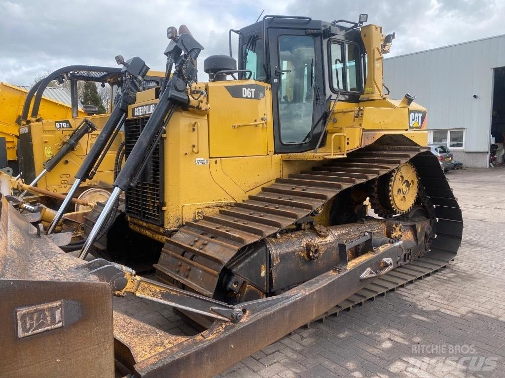CAT D 6 T LGP بلدوزرات مجنزرة