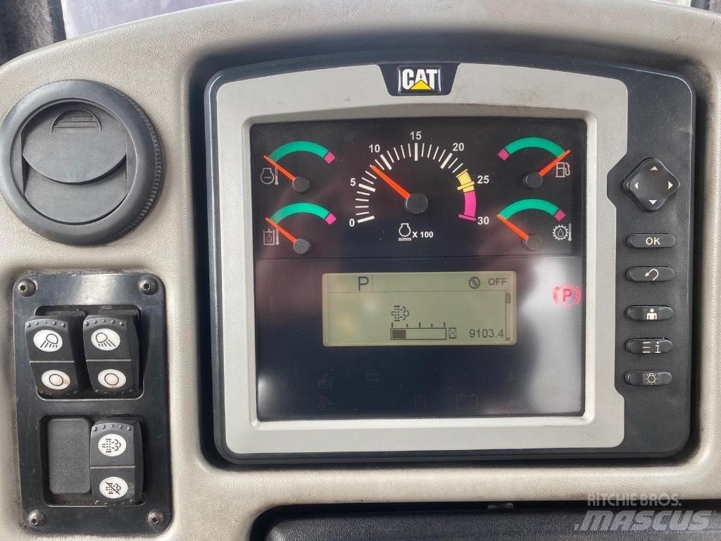 CAT D 6 T LGP بلدوزرات مجنزرة