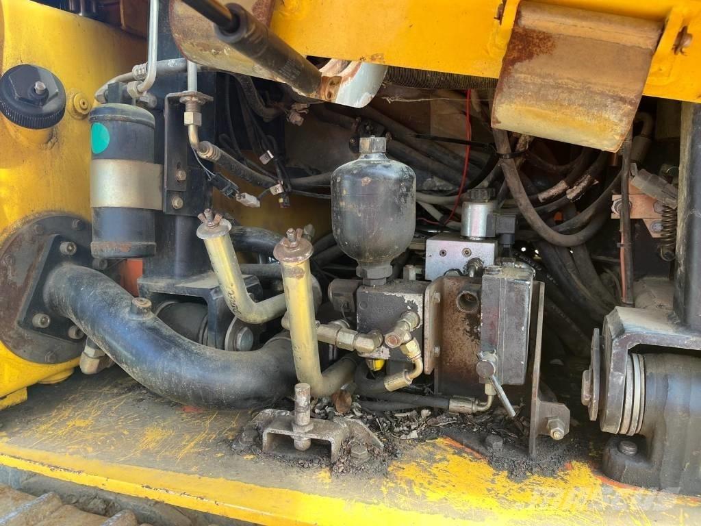 New Holland D180 بلدوزرات مجنزرة