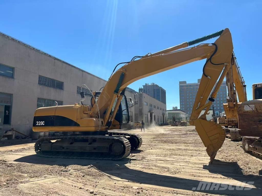 CAT 320 C حفارات زحافة