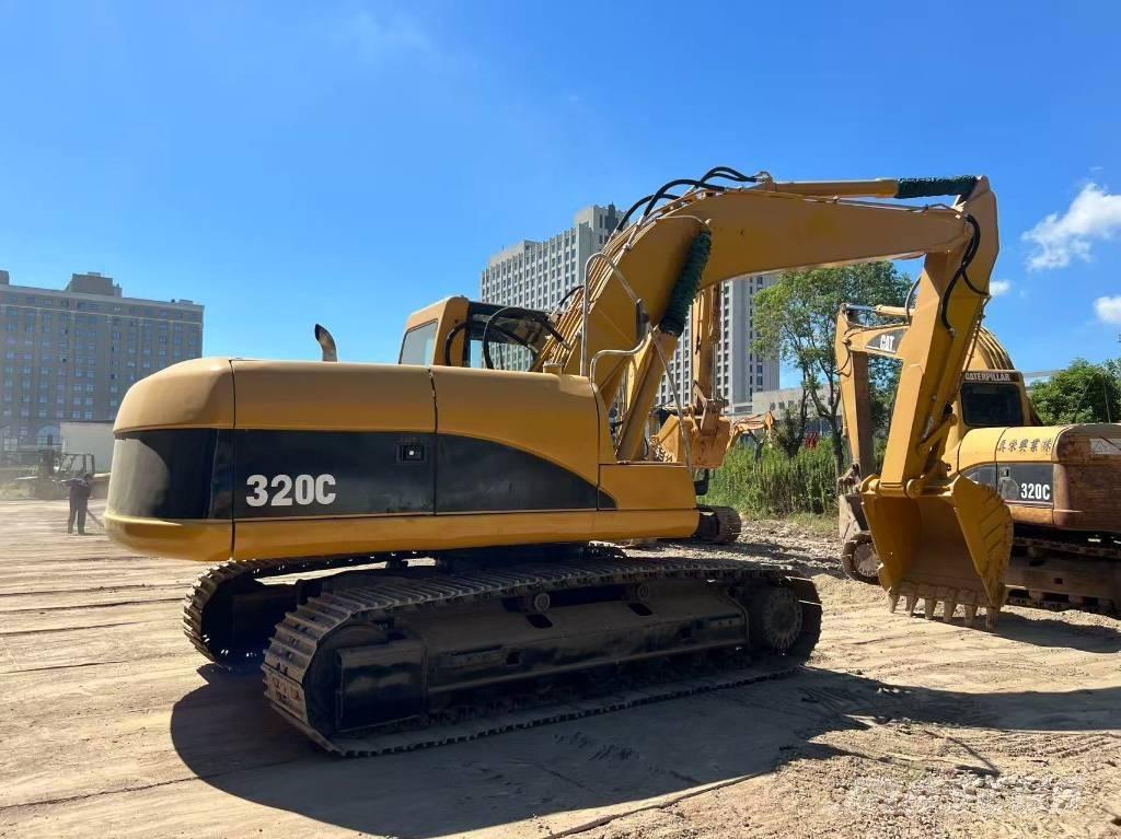 CAT 320 C حفارات زحافة