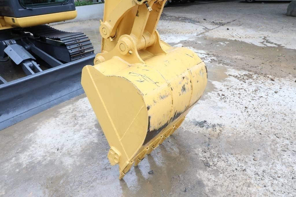 Komatsu PC 60-8 حفارات زحافة