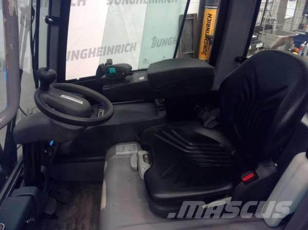 Jungheinrich EFG 215 شاحنات ذات رافعات شوكية تعمل بالكهرباء