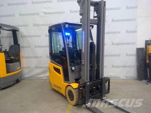 Jungheinrich EFG 215 شاحنات ذات رافعات شوكية تعمل بالكهرباء