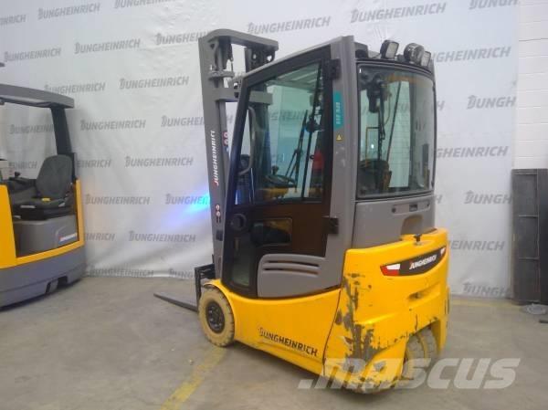 Jungheinrich EFG 215 شاحنات ذات رافعات شوكية تعمل بالكهرباء