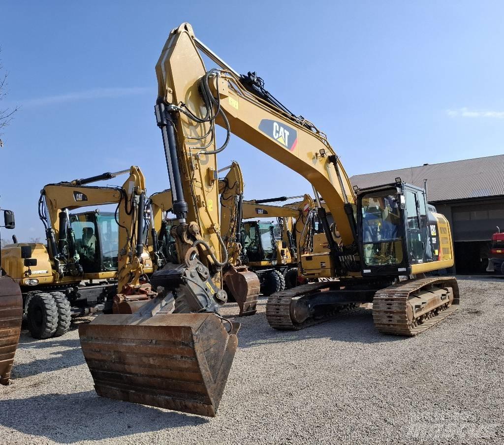 CAT 323 F L حفارات زحافة