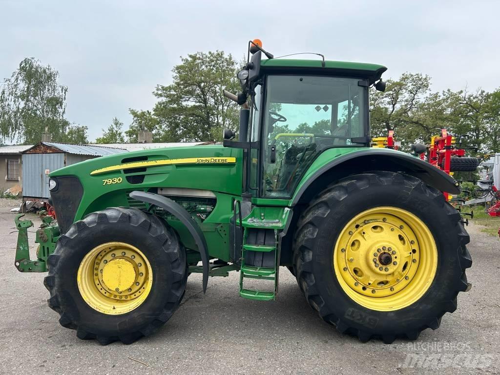 John Deere 7930 الجرارات