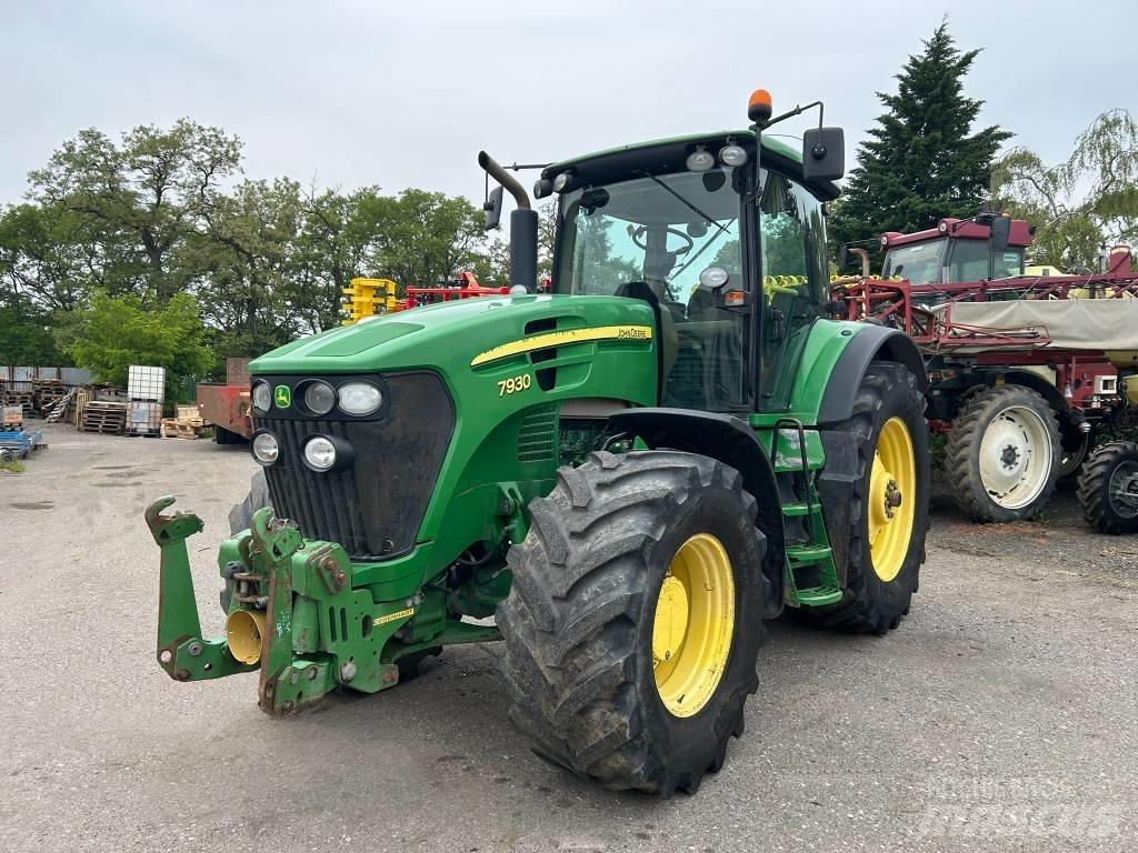 John Deere 7930 الجرارات
