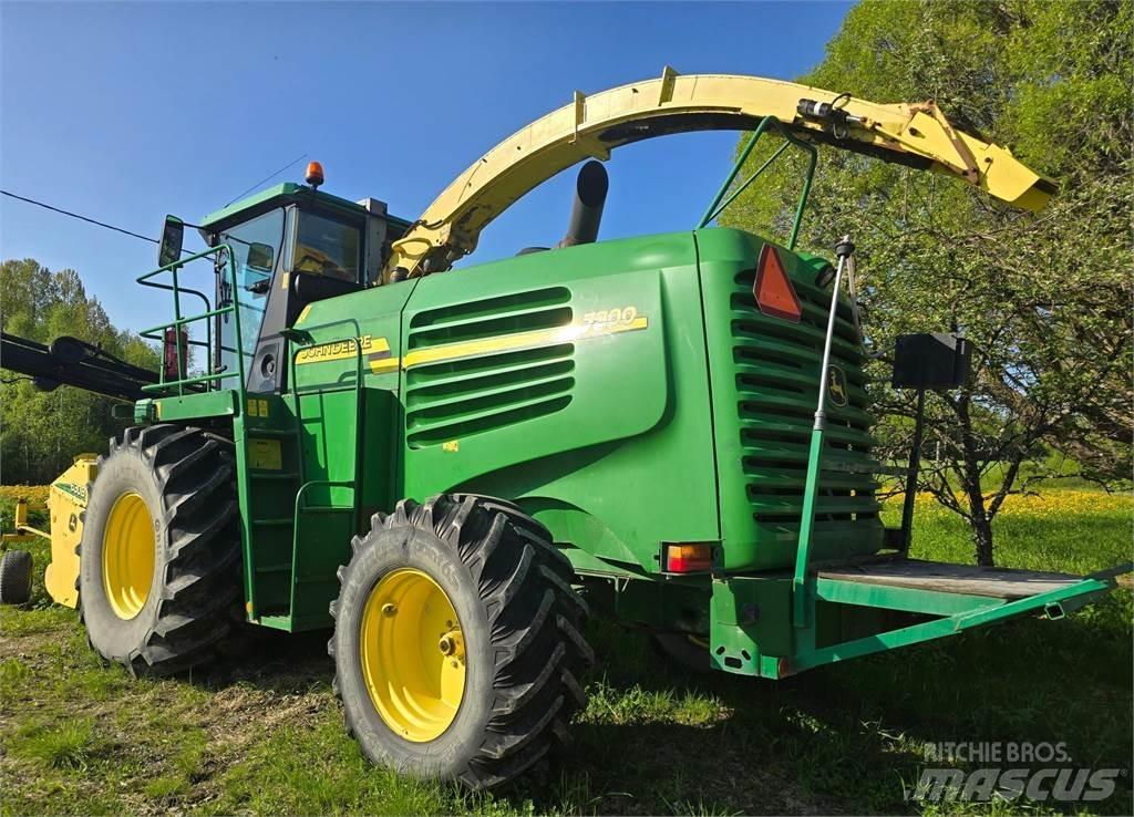 John Deere 7300 علافات ذاتية الدفع