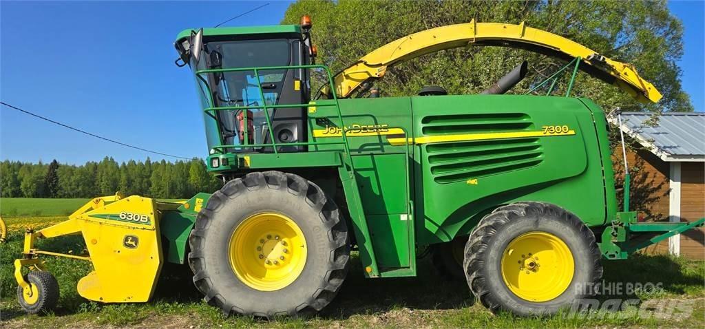 John Deere 7300 علافات ذاتية الدفع