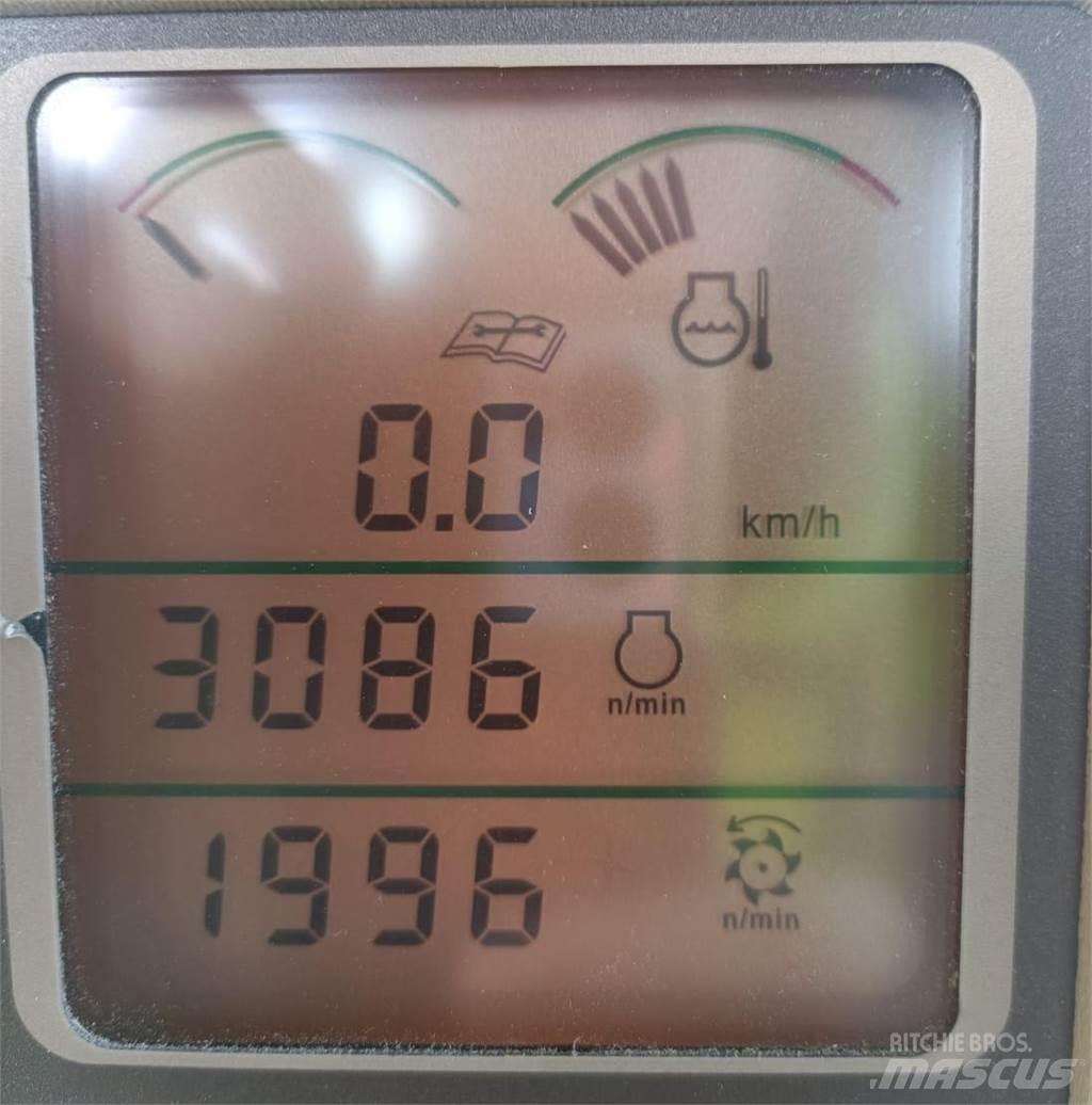 John Deere 7300 علافات ذاتية الدفع