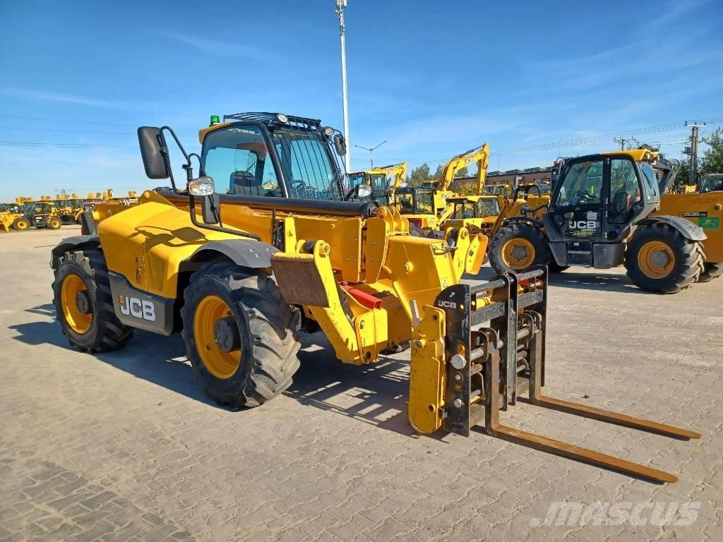 JCB 535-125 مناولات متداخلة