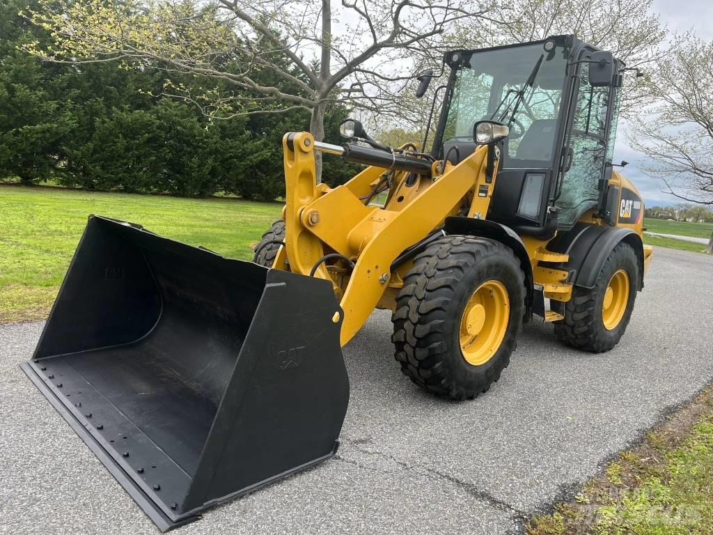 CAT 908M لوادر بعجل