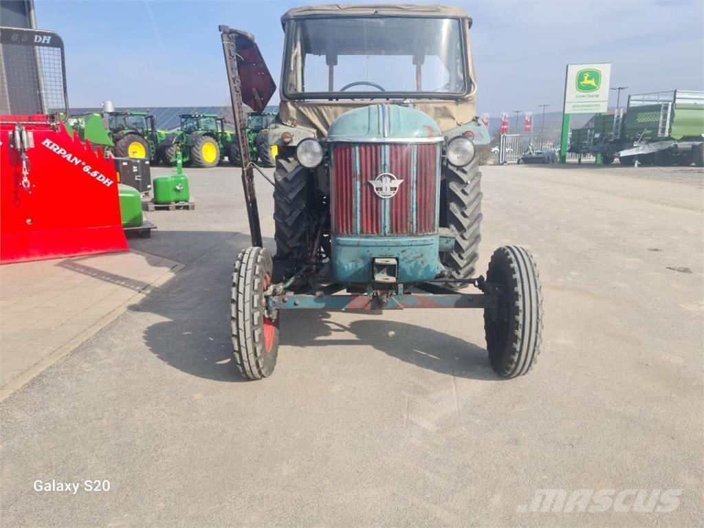 Hanomag R 324 SA الجرارات