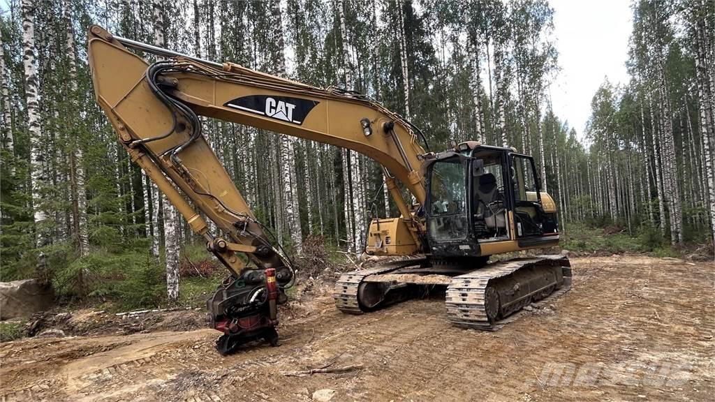 CAT 320C حفارات زحافة