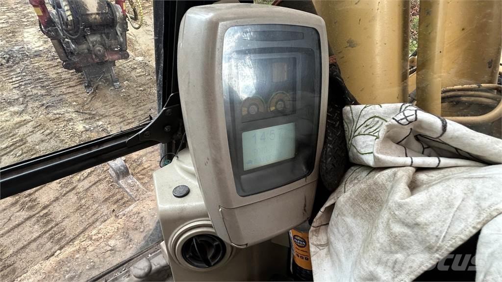 CAT 320C حفارات زحافة