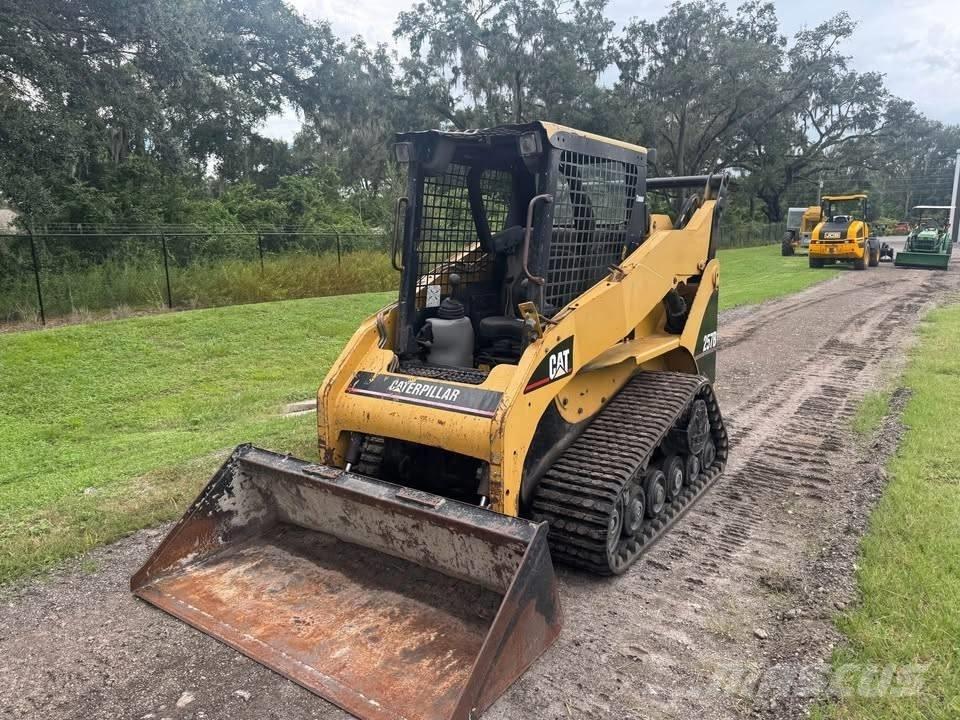 CAT 257B لوادر انزلاقية التوجيه