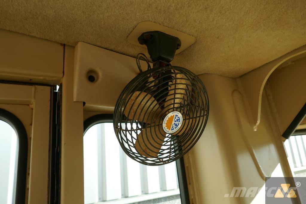 CAT 135H معدات تمهيد الطرق