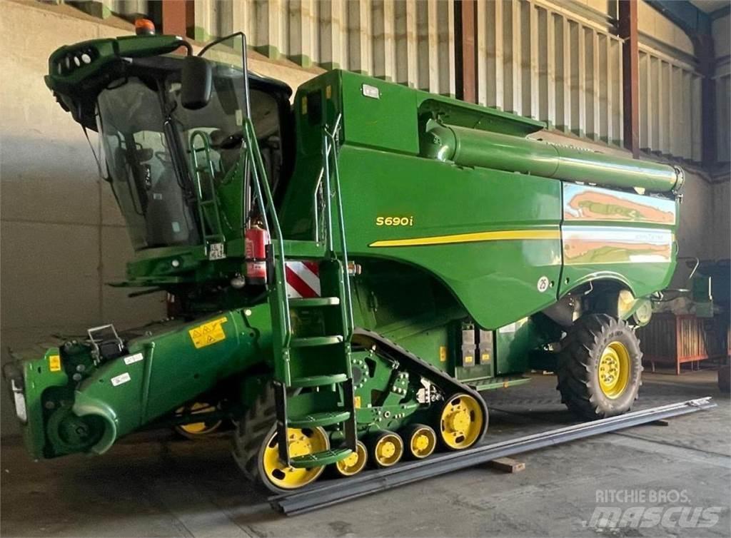John Deere S690i حصادات
