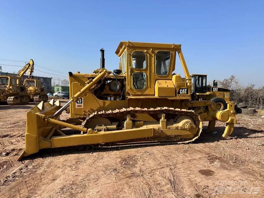 CAT D 8 K بلدوزرات مجنزرة