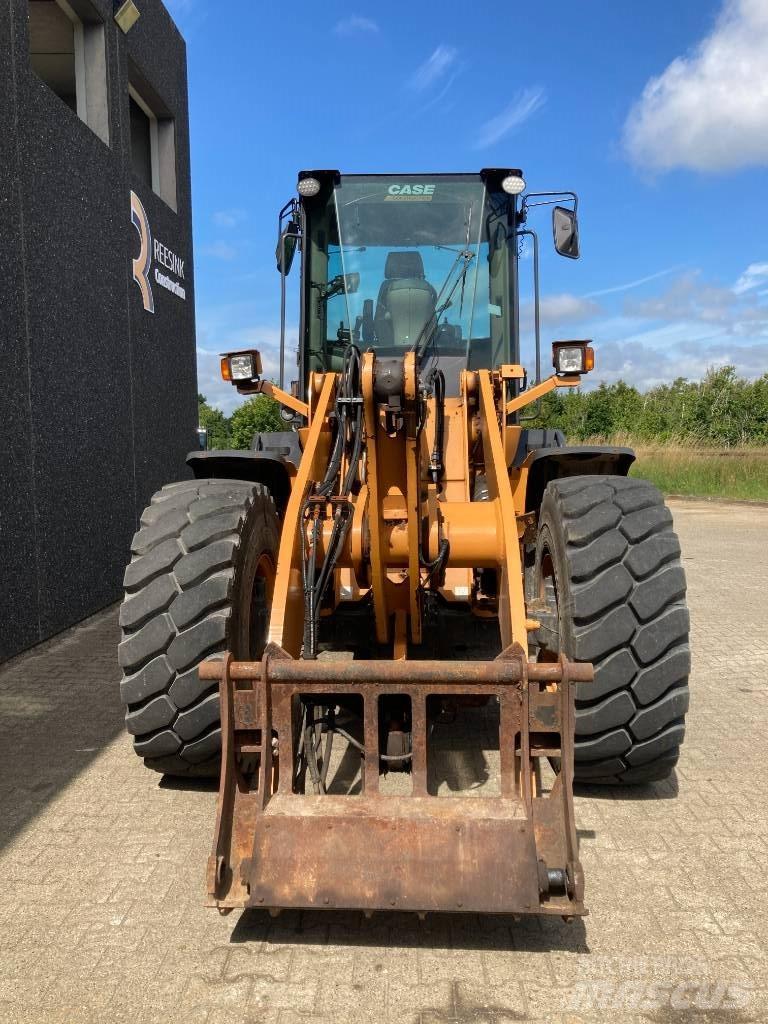 CASE 621 F XR لوادر بعجل