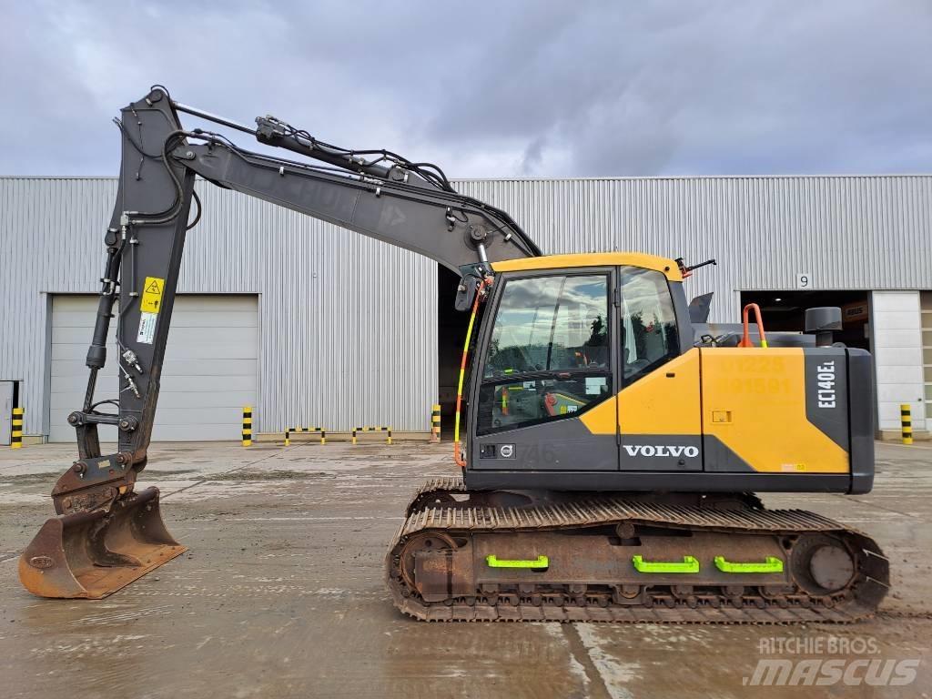 Volvo EC140EL حفارات زحافة