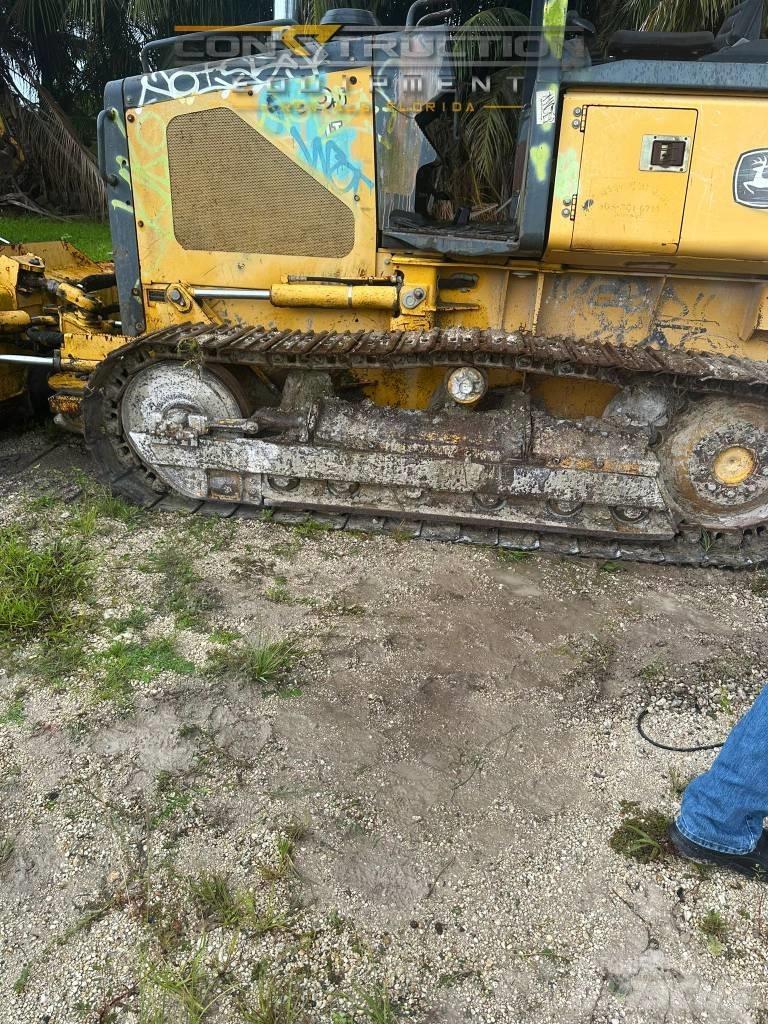 DEERE 450J LT بلدوزرات مجنزرة