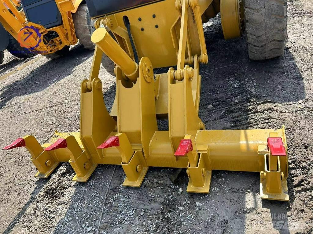 CAT 140 H معدات تمهيد الطرق