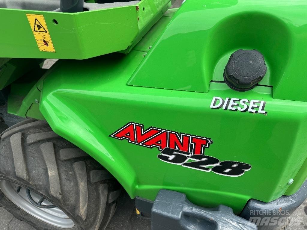 Avant 528 لوادر صغيرة