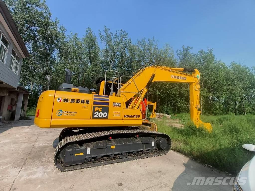 Komatsu PC 200-8 حفارات زحافة