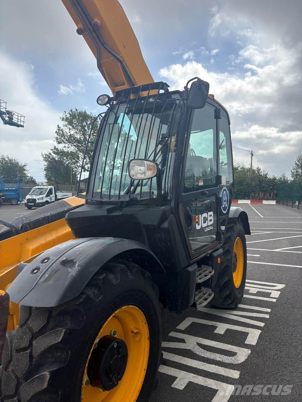 JCB 540V140 مناولات متداخلة