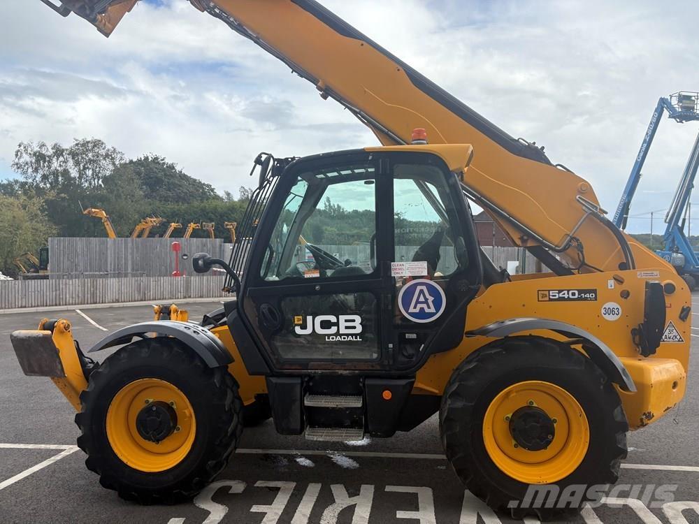JCB 540V140 مناولات متداخلة