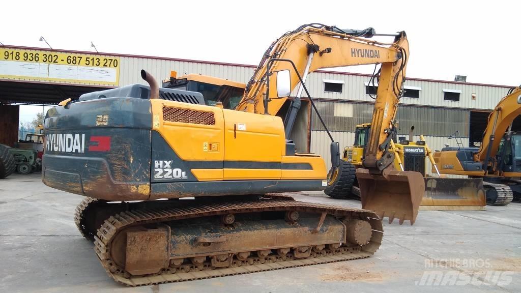 Hyundai HX 220 L حفارات زحافة