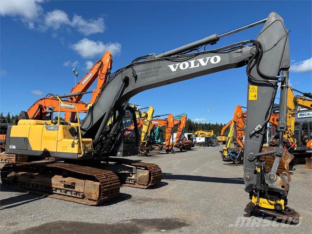 Volvo EC220DL حفارات زحافة